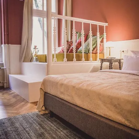 Henri Kurfuerstendamm 4* ברלין