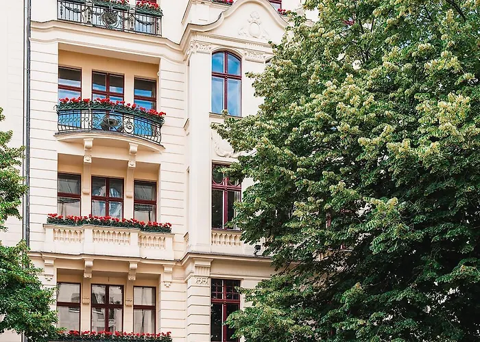 Henri Kurfuerstendamm 4*