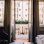 Henri Ξενοδοχείο 4*