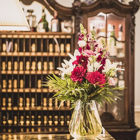 Henri Kurfuerstendamm 4*