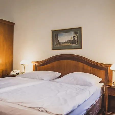 Henri Kurfuerstendamm 4*