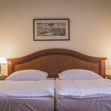 Henri Kurfuerstendamm 4*