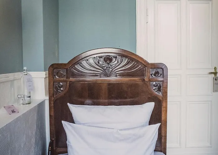 Henri Kurfuerstendamm 4*