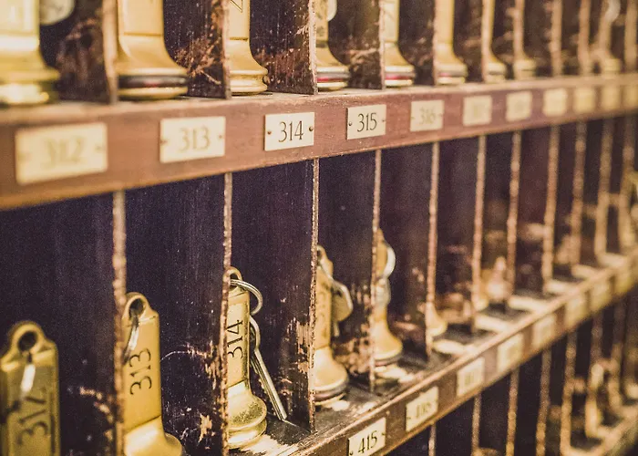 Henri Kurfuerstendamm 4*