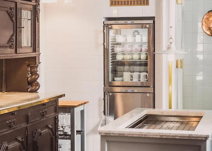 Henri Kurfuerstendamm 4*