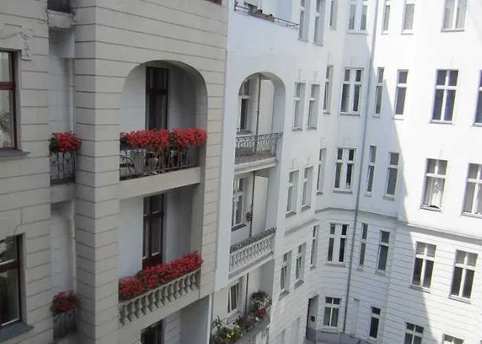 Henri Kurfuerstendamm 4*