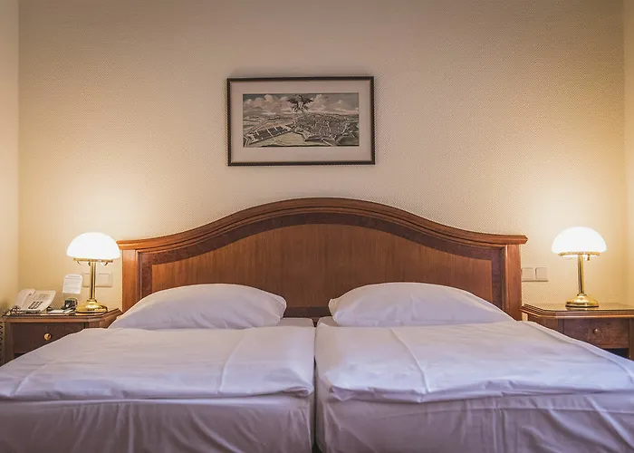 Henri Kurfuerstendamm 4*