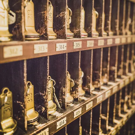 Henri Kurfuerstendamm 4*