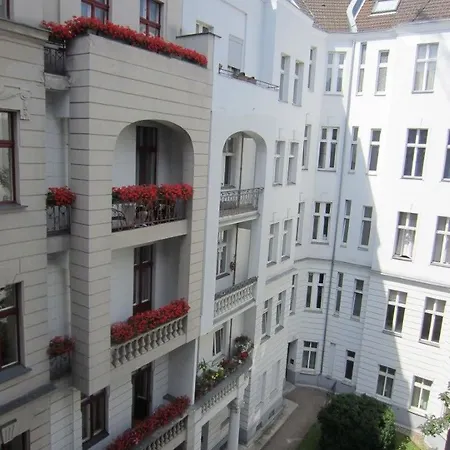 Henri Kurfuerstendamm 4*