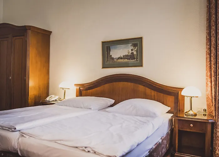 Henri Kurfuerstendamm 4*